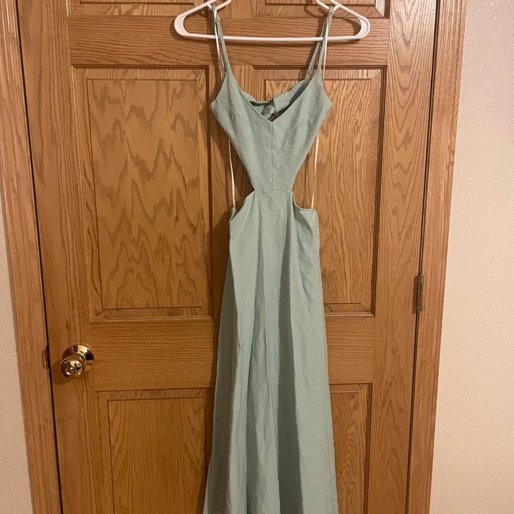 Sold 🤍Beautiful Mint cutout sun dress